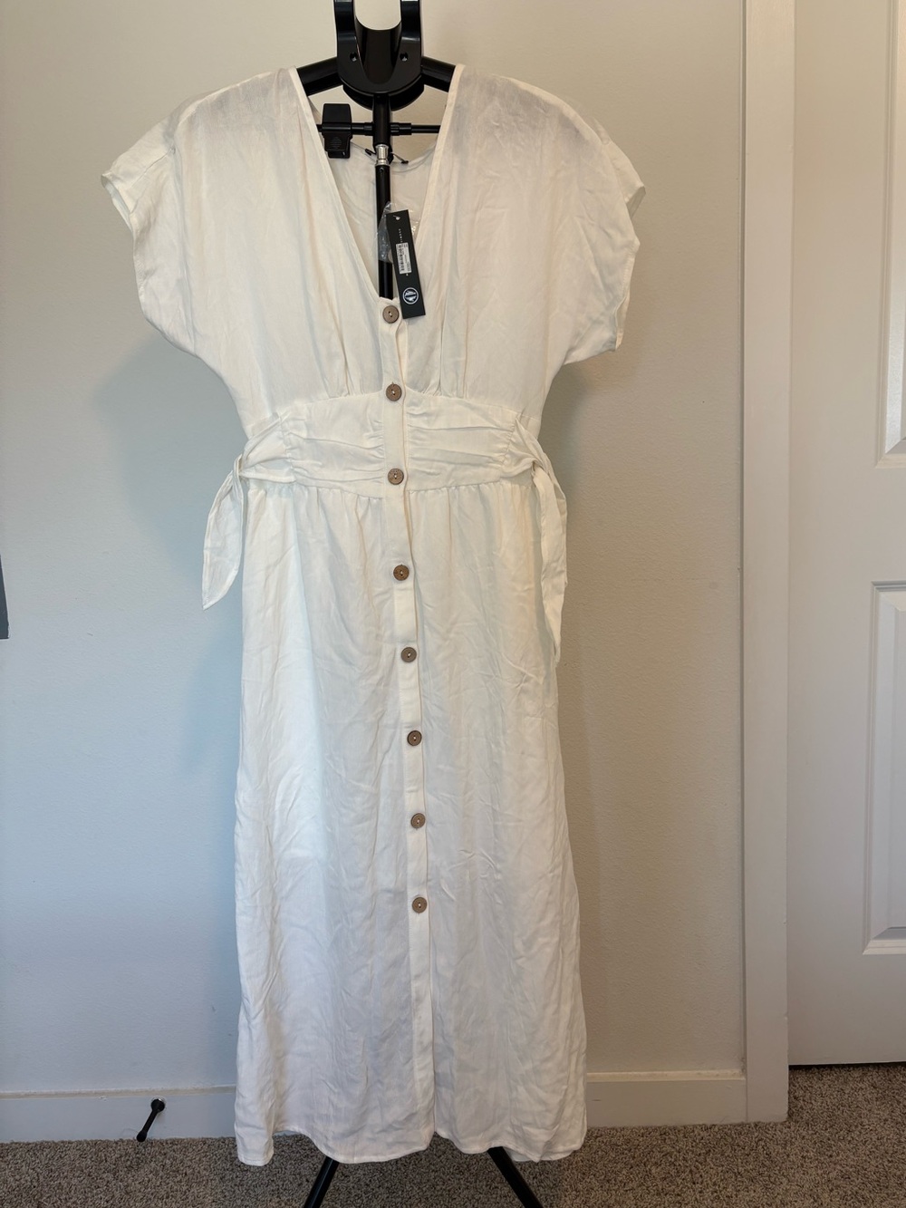 As U Wish White Button-Front Maxi Dress with Tie Waist size M